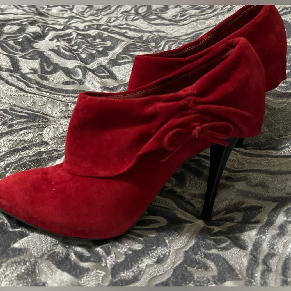 Guess Red Vegan Suede Heels sz 8.5